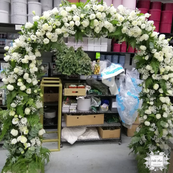 Tips On Choosing The Right Flower Stand For Grand Openings