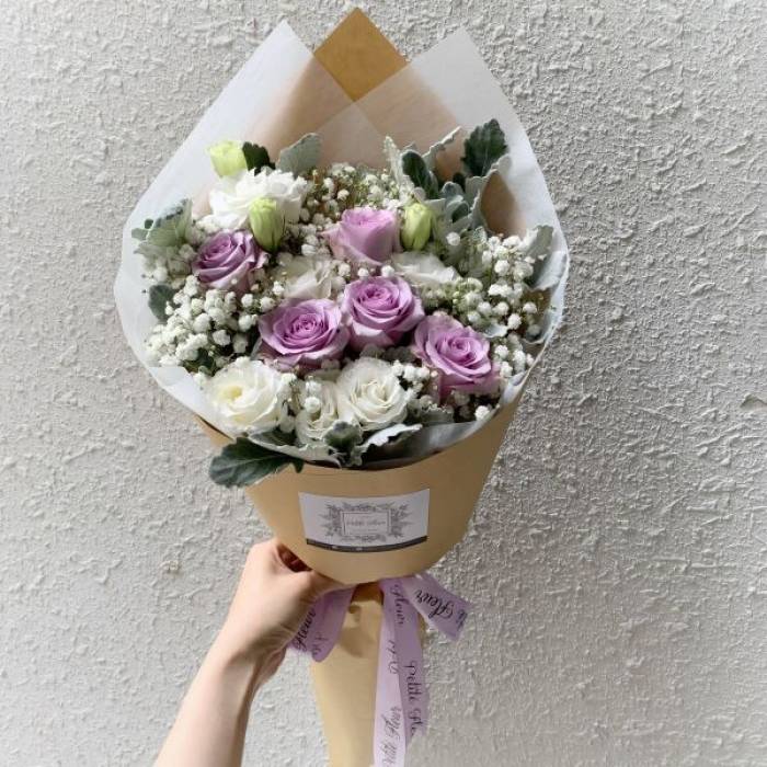 Ocean Song Roses with Dusty Miller