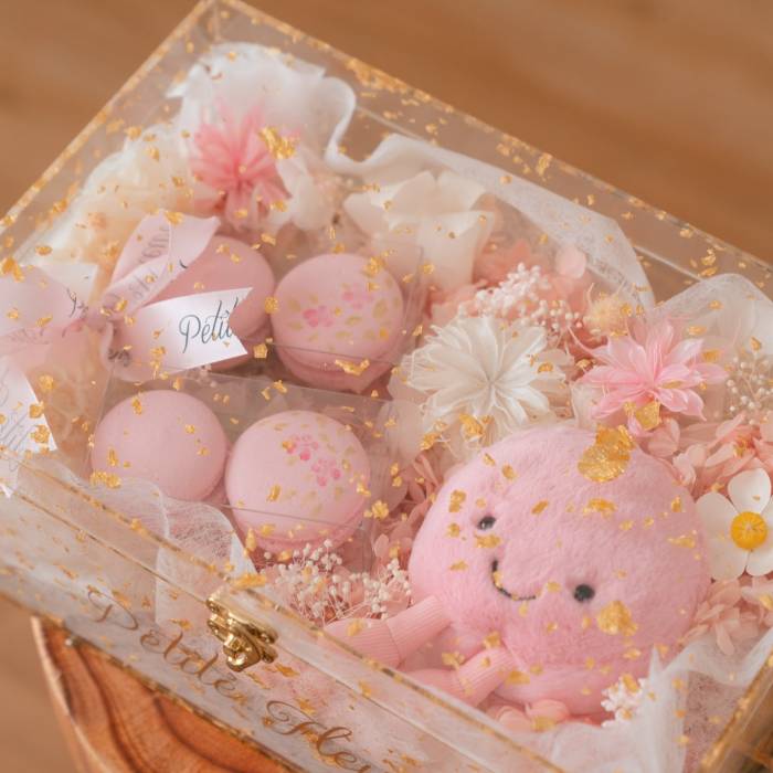 Sweet Bloom – Macaron and Preserved Flower Hamper