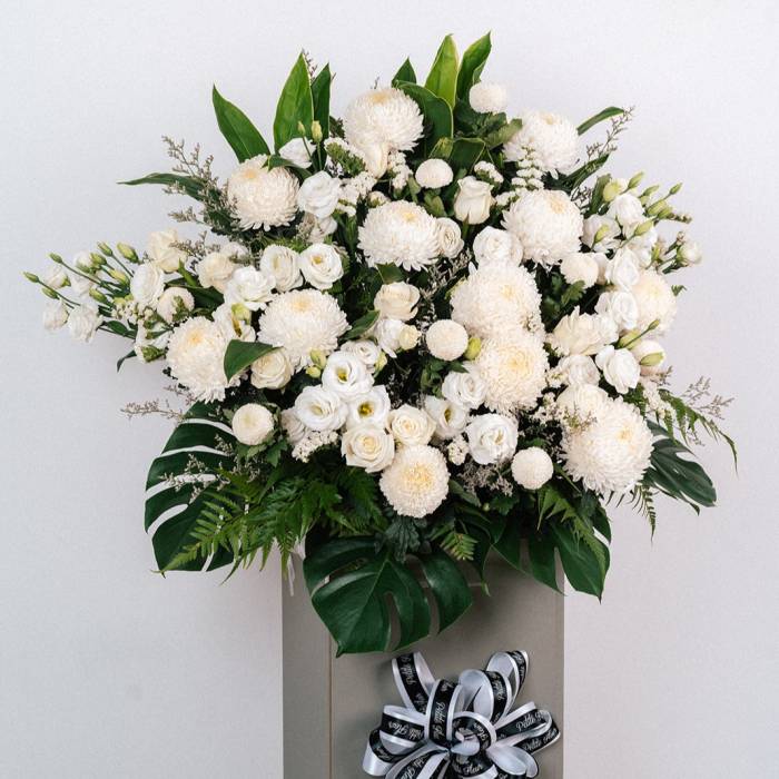 Classic Sympathy Wreath