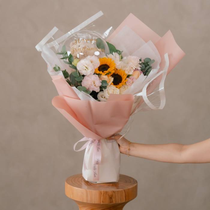 Jellycat Sunflower & Lily Customizable Acrylic Ball Bouquet