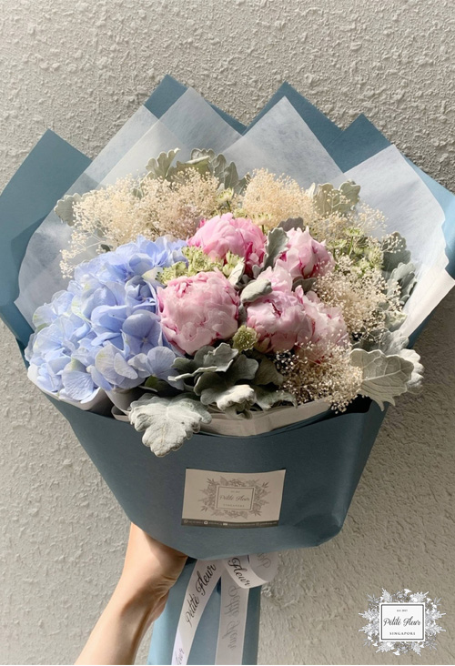 Look for florists that carry a wide variety of blooms best flower delivery Singapore